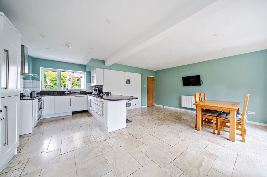 Property photo 2 of 24