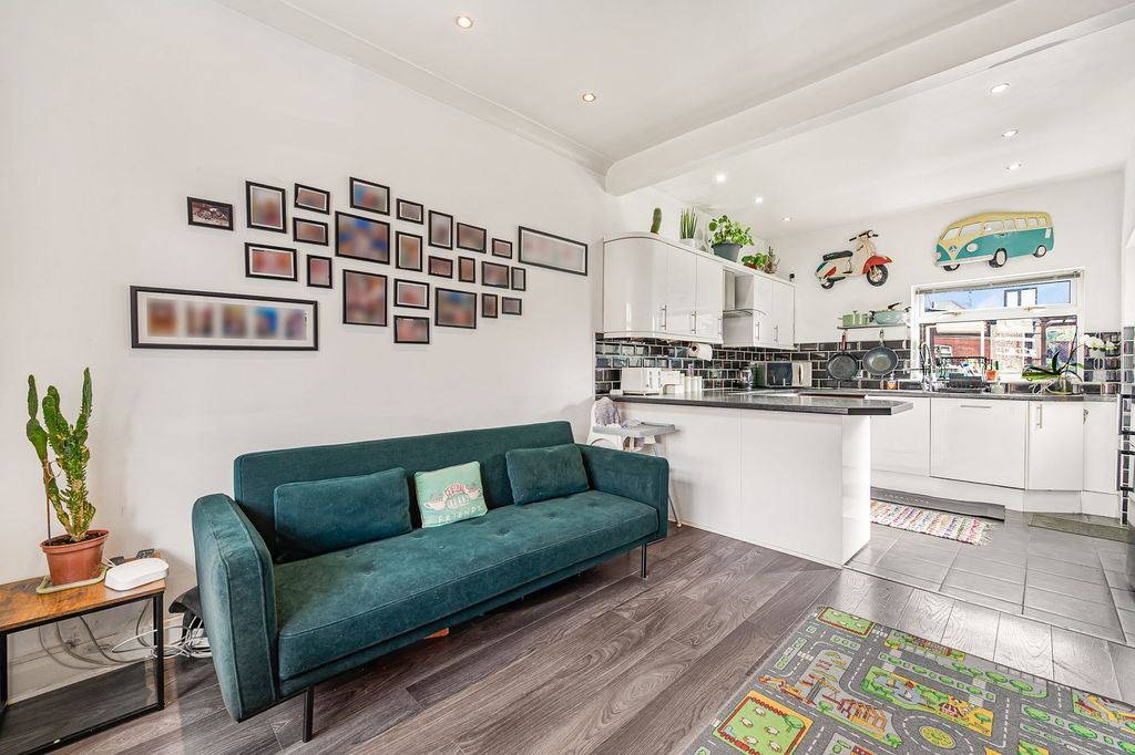 Property photo 2 of 21