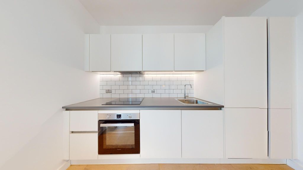 Property photo 3 of 43 Kitchen