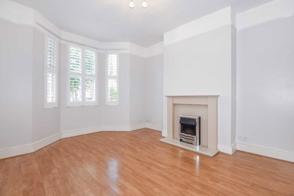 Property photo 2 of 8