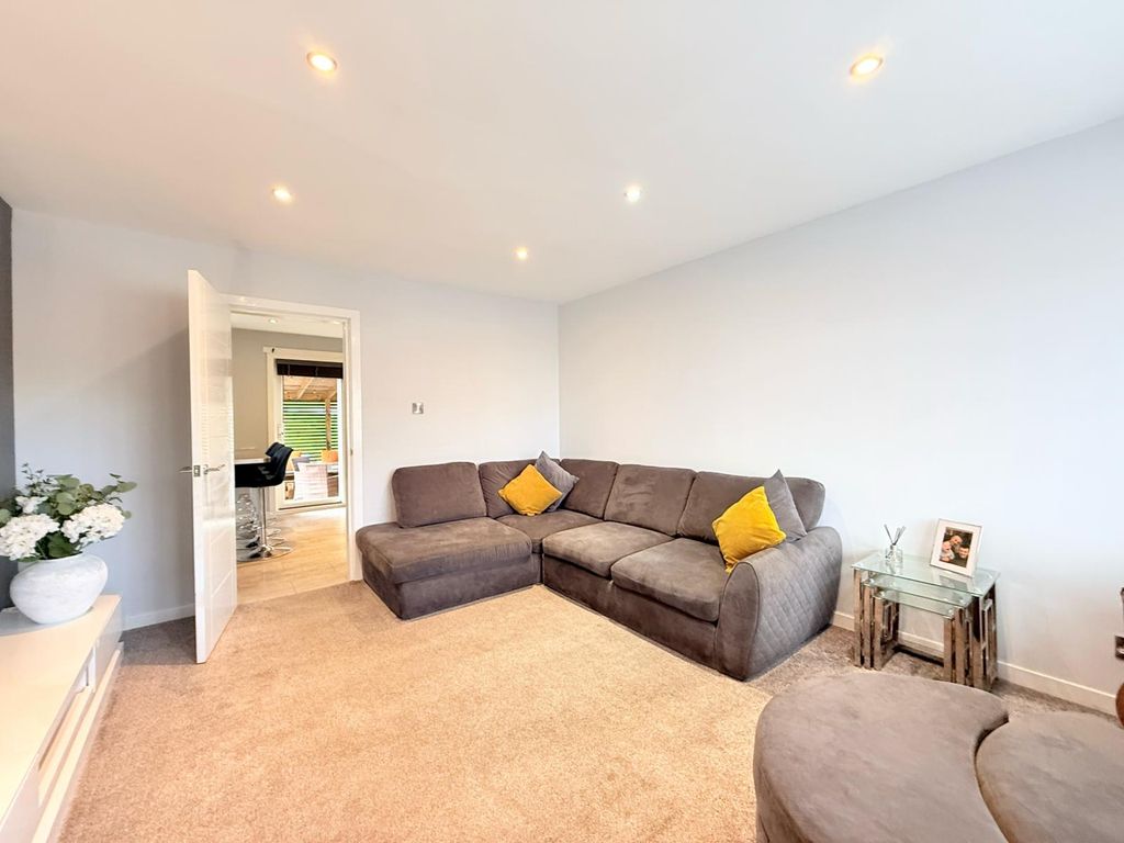 Property photo 3 of 32