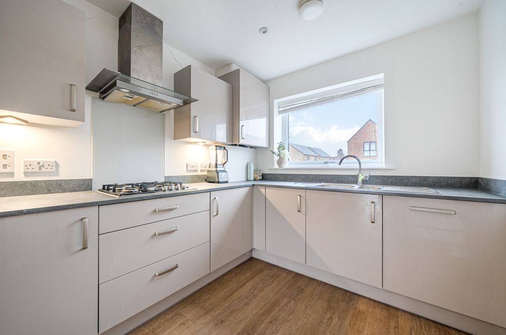 Property photo 3 of 12 1386447-12-69315c...