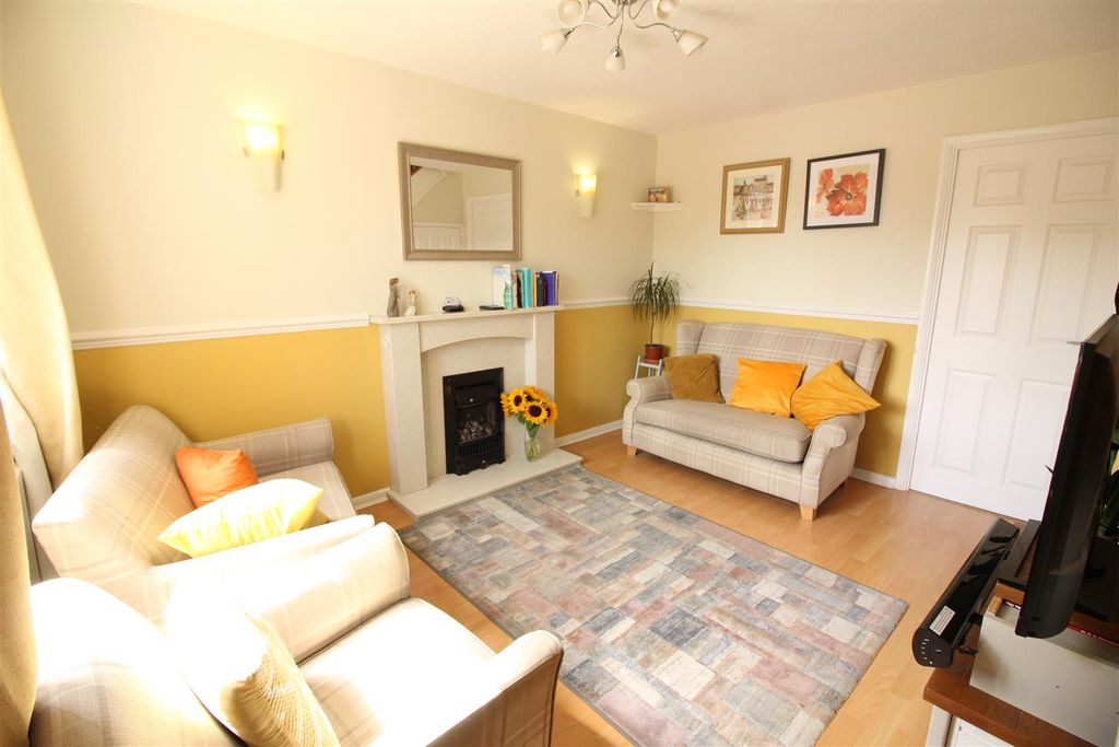 Property photo 3 of 14 Living Room