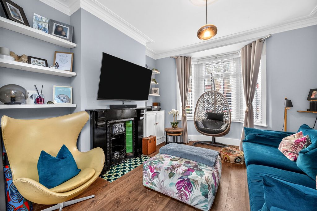 Property photo 3 of 19