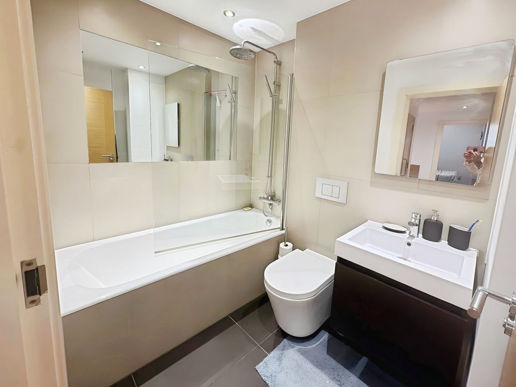 Property photo 3 of 6 Bathroom