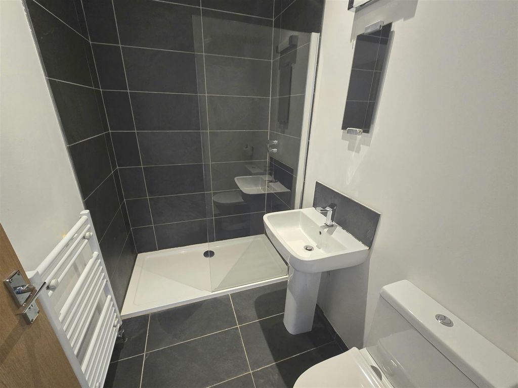 Property photo 3 of 7 Shower Room