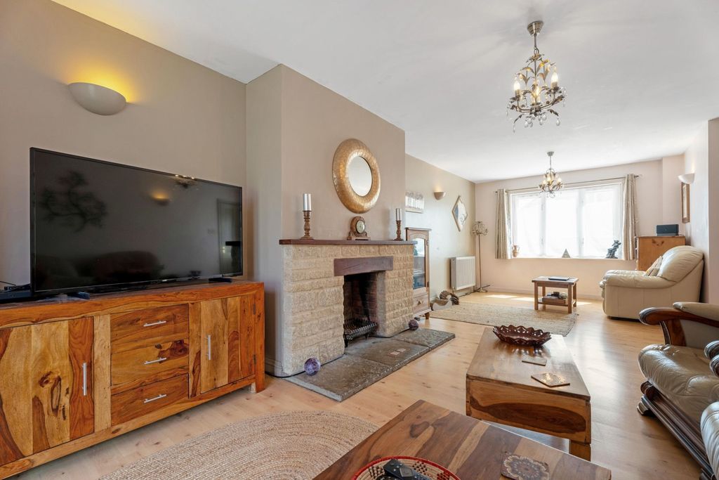 Property photo 3 of 21