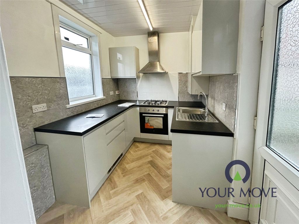 Property photo 2 of 9 Kitchen