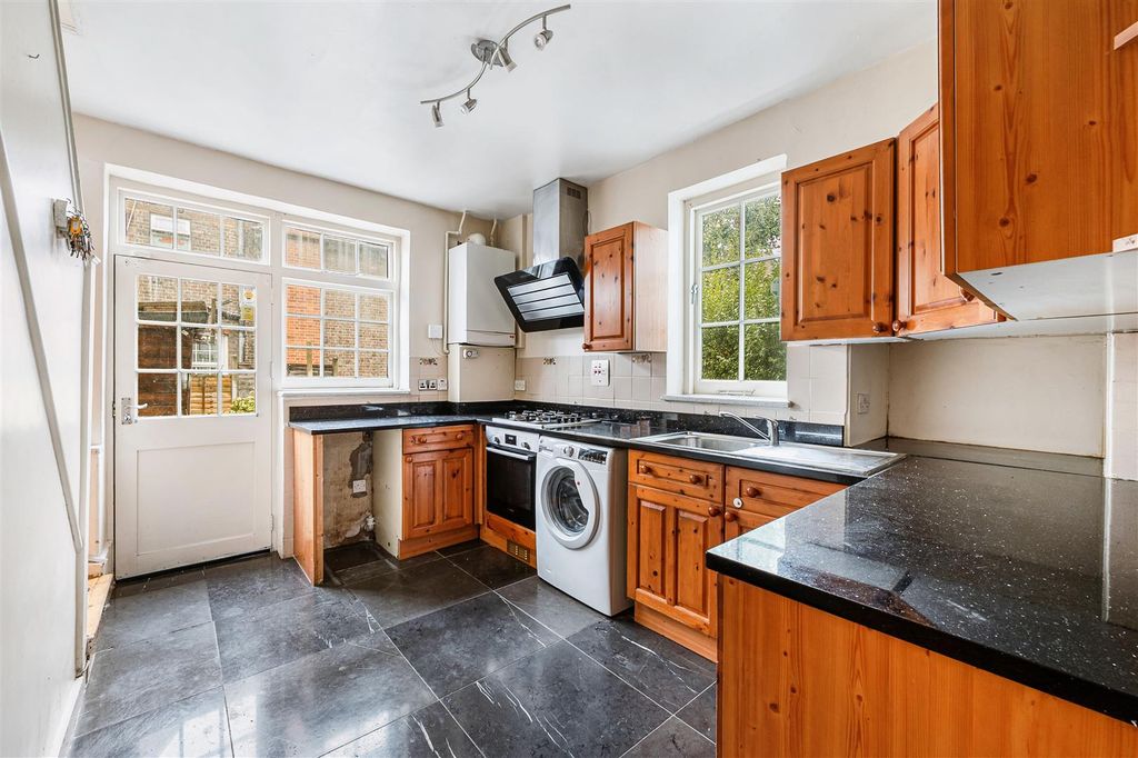 Property photo 3 of 13 43 Fitzneal Street-6.Jpg