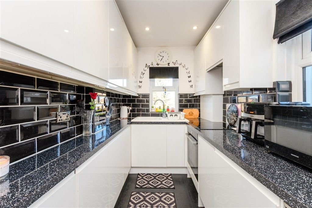 Property photo 1 of 9 Kitchen