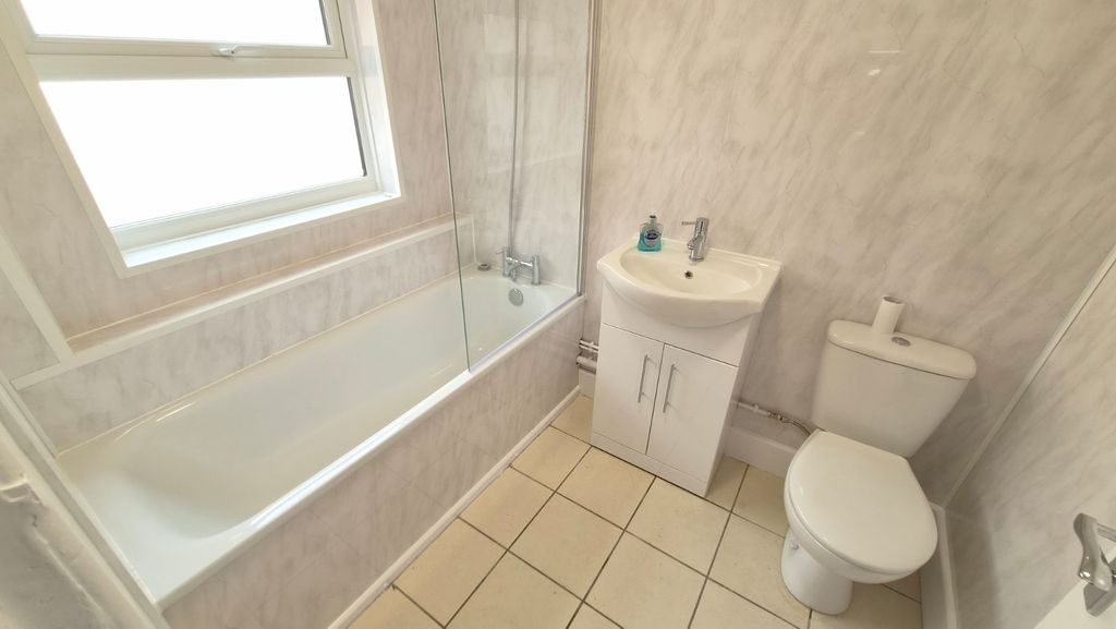 Property photo 3 of 11 Picture No. 12