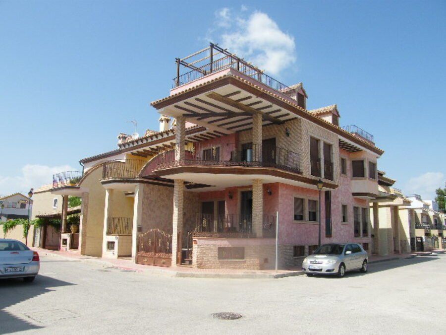Property photo 1 of 50