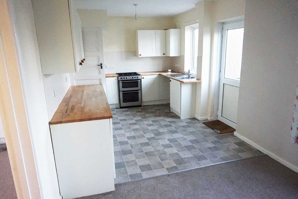 Property photo 3 of 8