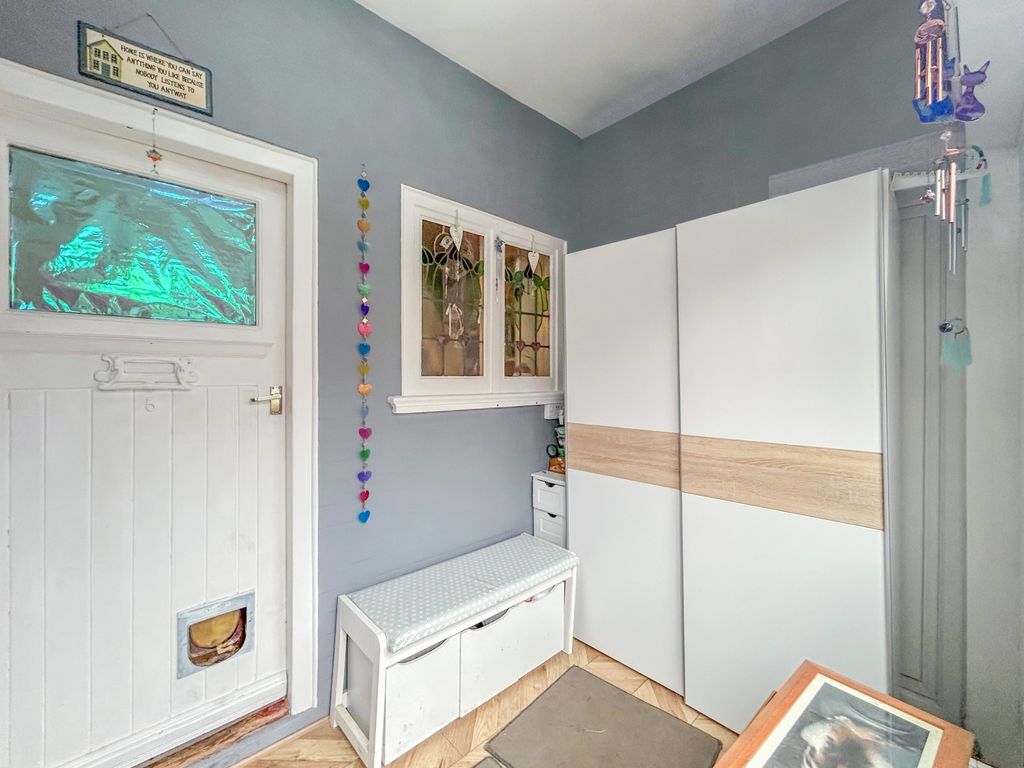 Property photo 2 of 20 Dale-25