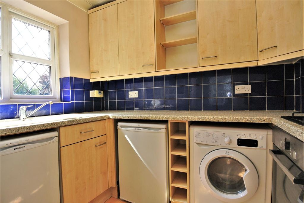 Property photo 3 of 8 Kitchen