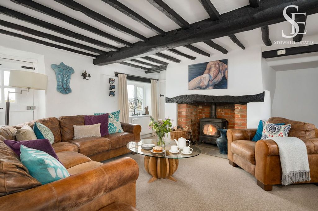 Property photo 1 of 18 Living Room