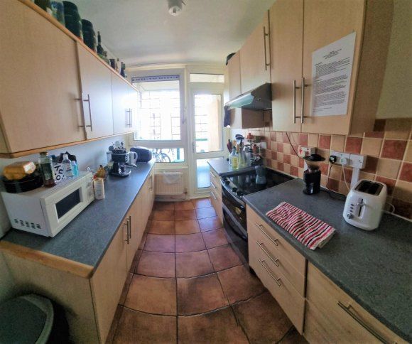 Property photo 3 of 8 Kitchen