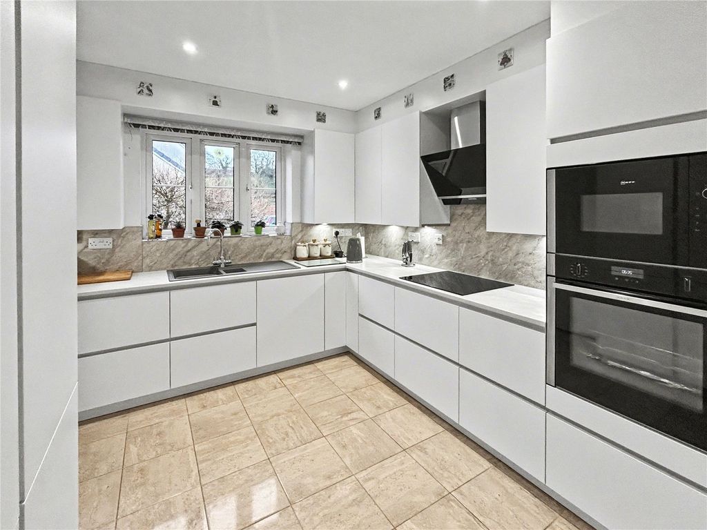 Property photo 2 of 20 Kitchen