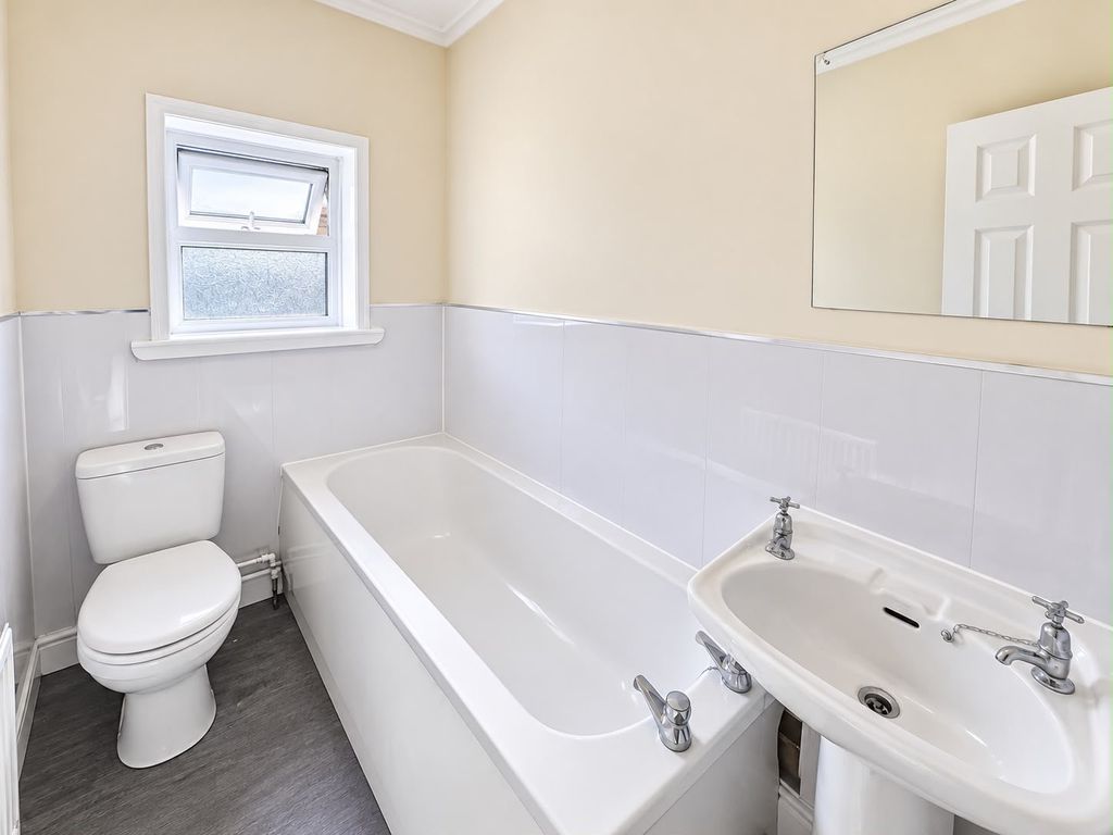 Property photo 1 of 6 Bathroom
