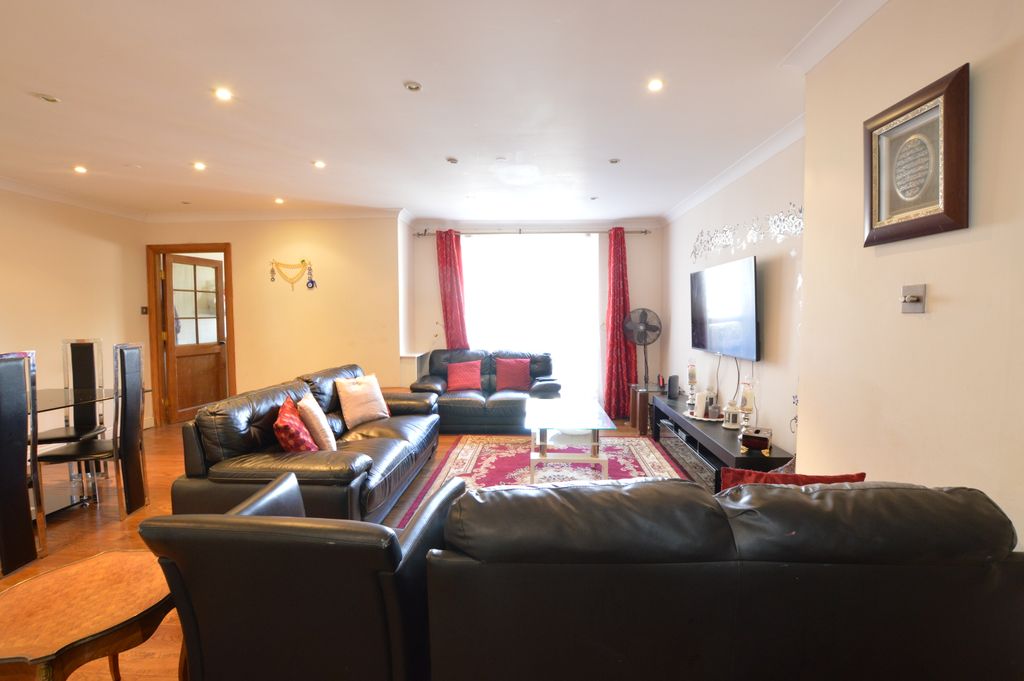 Property photo 2 of 12