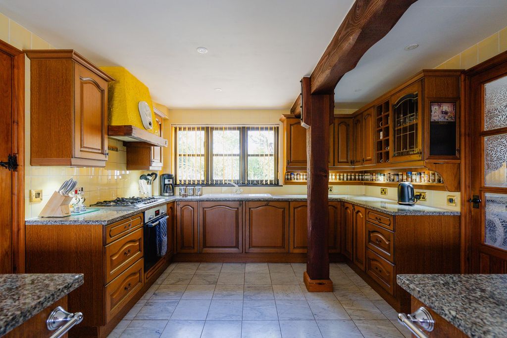 Property photo 2 of 21