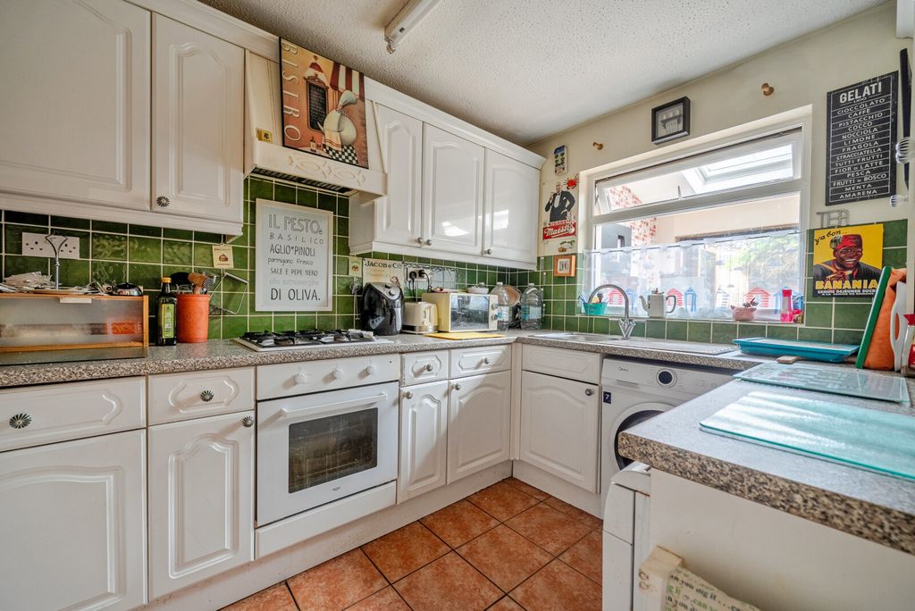 Property photo 3 of 13 1433967-13-69c112...