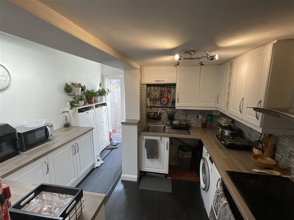 Property photo 3 of 12 Kitchen