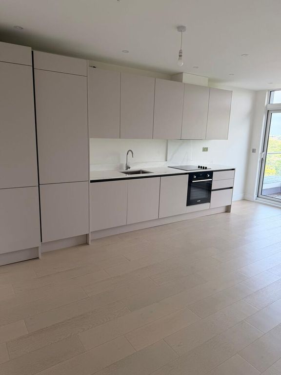 Property photo 3 of 12 Kitchen