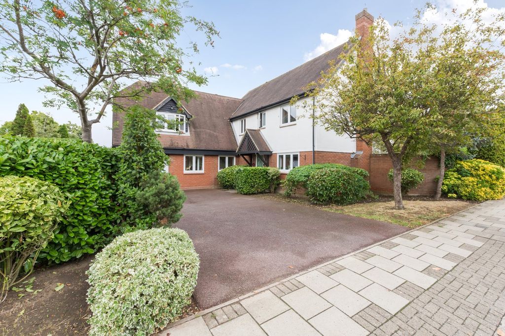 Property photo 1 of 28