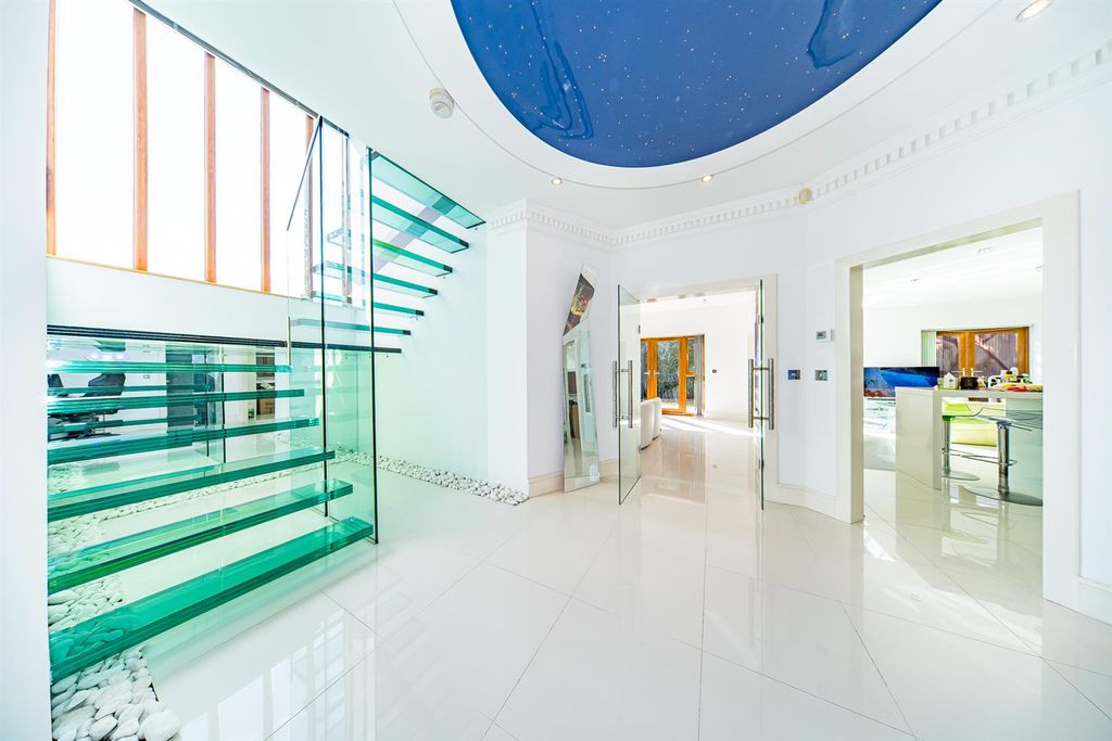 Property photo 2 of 33 148-St-James-Road-8.Jpg