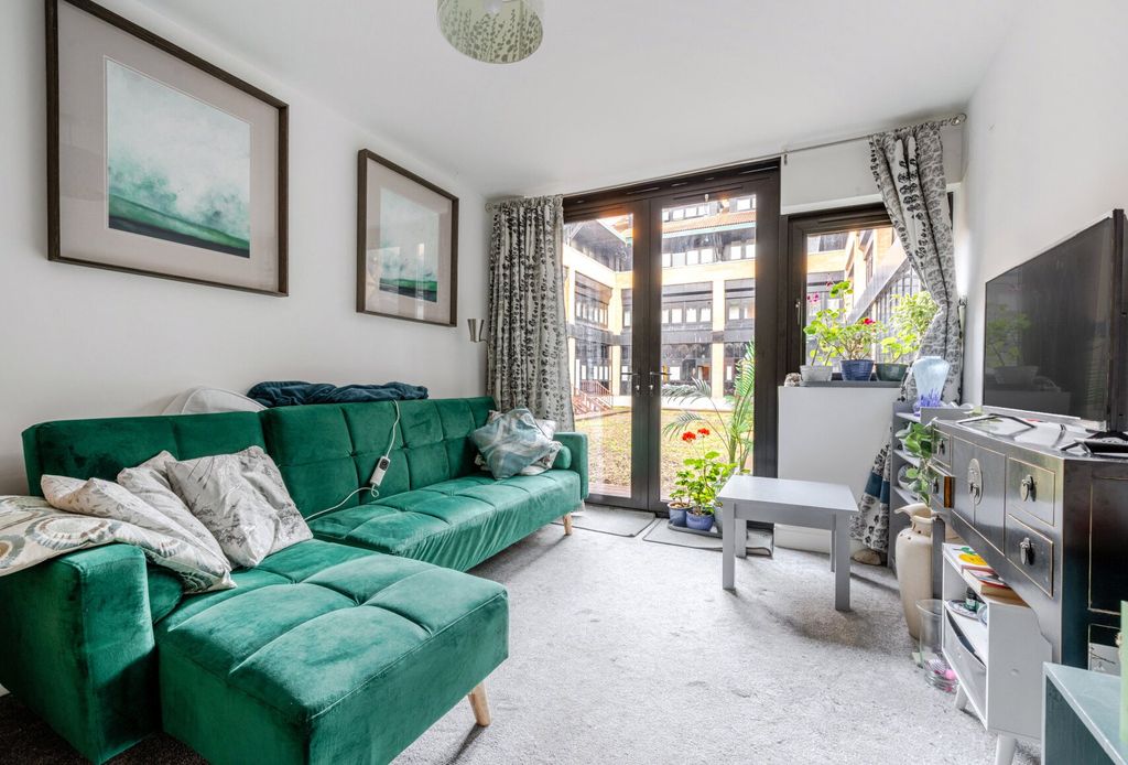 Property photo 2 of 17 1430973-11-69bae2...