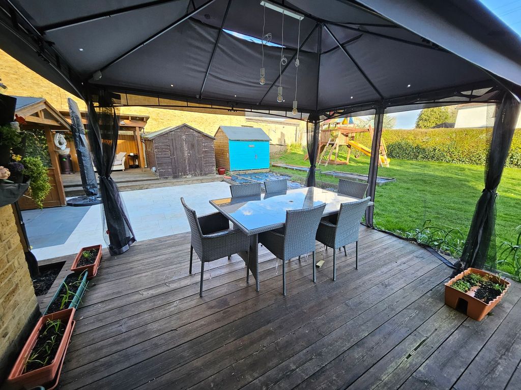 Property photo 2 of 17 Garden Dining