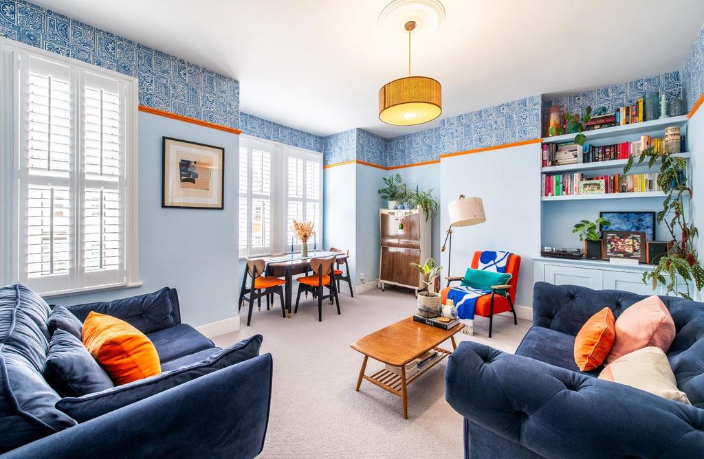 Property photo 2 of 11 Living Room