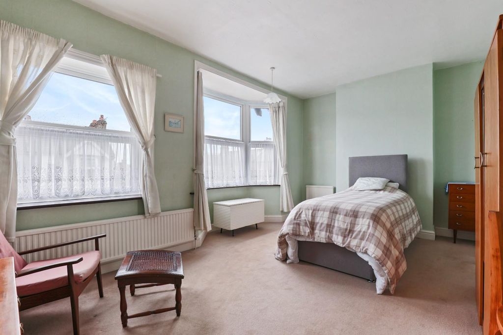 Property photo 3 of 15 09-2961Jhpropwpen - 44 Kenilworth Road - 27 (1).Jp