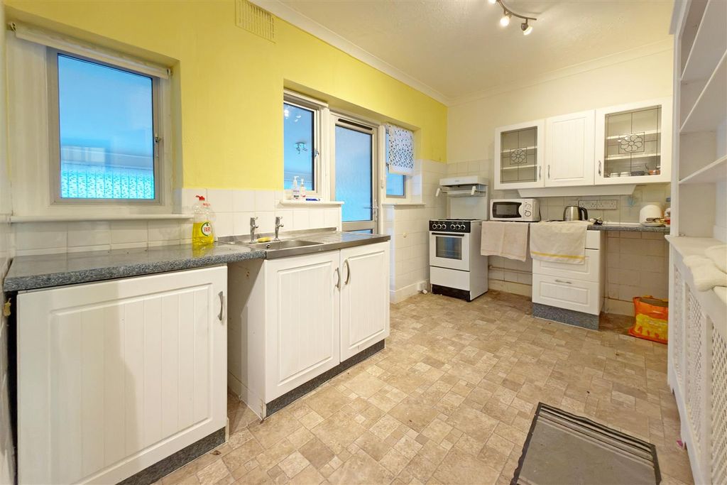 Property photo 3 of 13 Kitchen