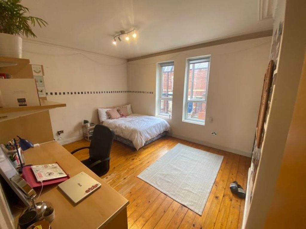 Property photo 2 of 12 A Bright And Tidy Bedroom Featuring A Spacious Dou...