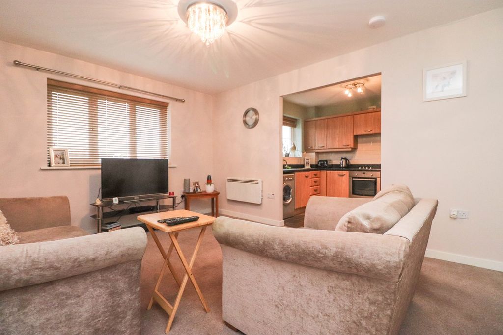 Property photo 3 of 10 Lounge Area