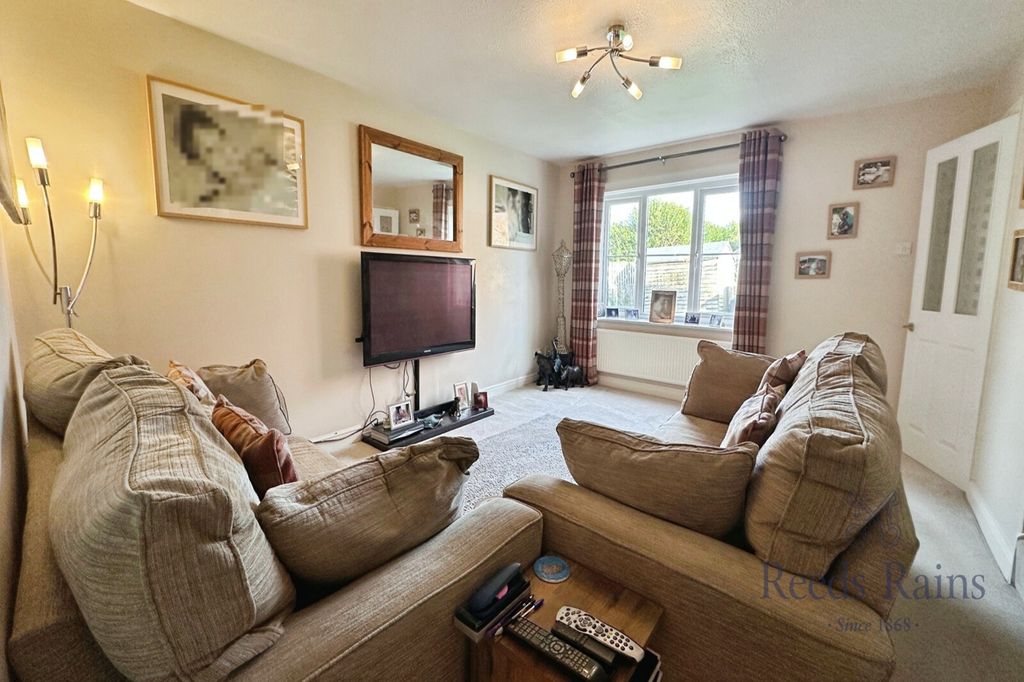 Property photo 2 of 14 Lounge