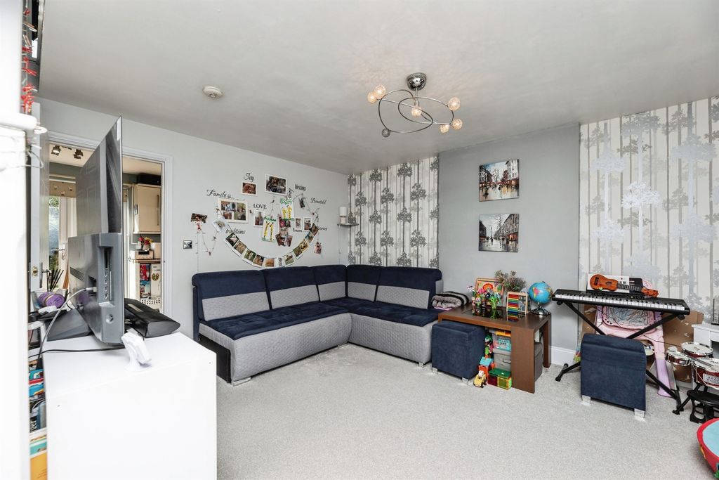 Property photo 2 of 19