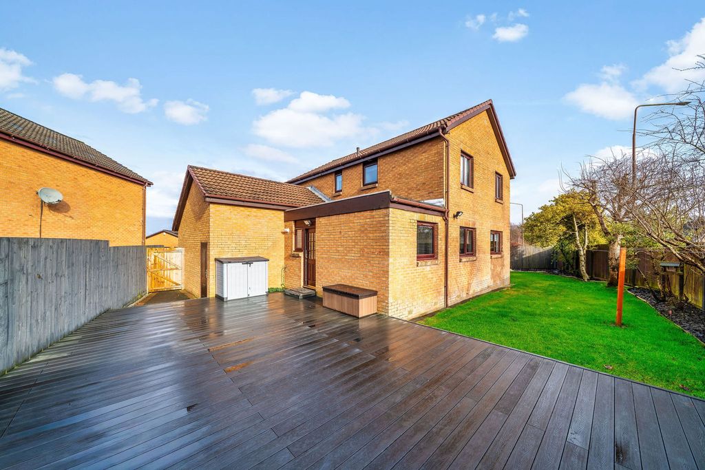 Property photo 2 of 50 Rear Garden