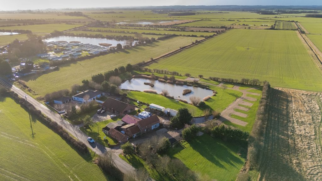 Property photo 1 of 35 1389191-8-69454B677Ef83-Arw