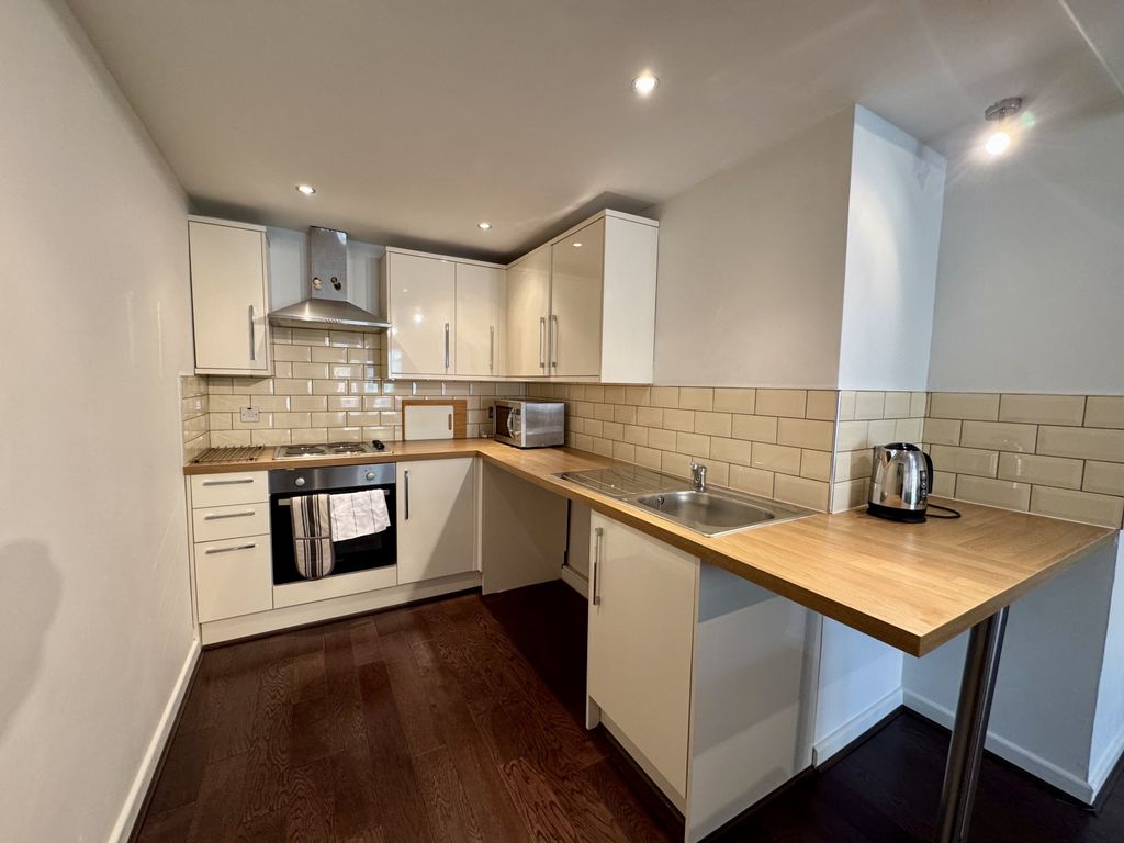 Property photo 2 of 11 Image00002