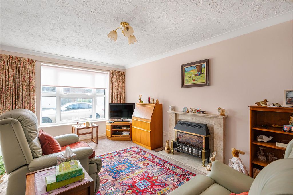 Property photo 2 of 12 Living Room