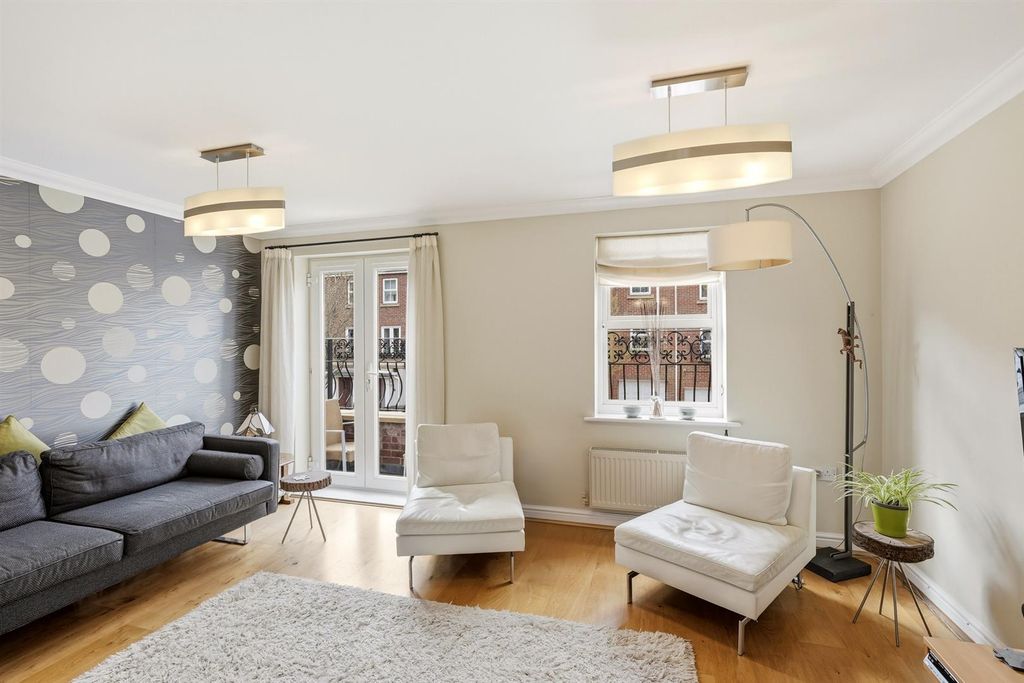 Property photo 2 of 22 16_Sarah_West_Close_017.Jpg