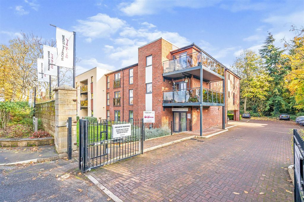 Property photo 3 of 27 Thorneycroft