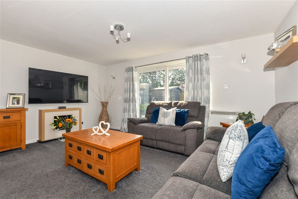 Property photo 3 of 12 Lounge