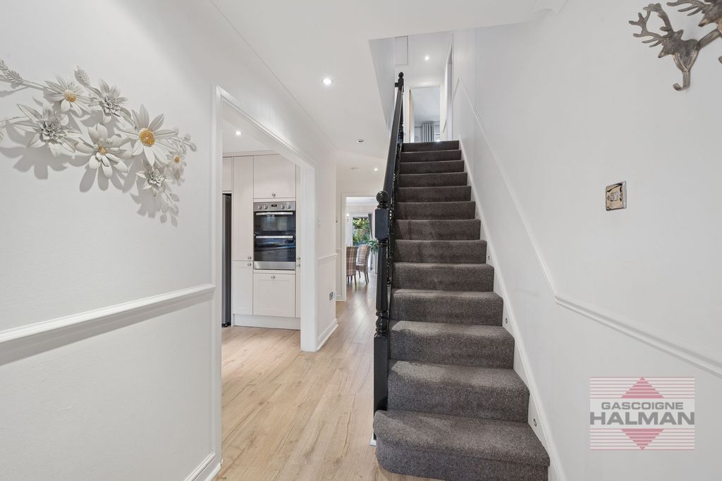 Property photo 2 of 46