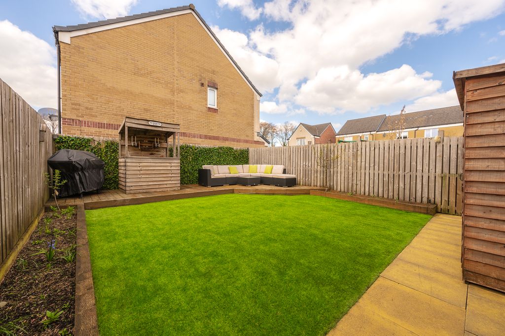 Property photo 2 of 28 Rear Garden