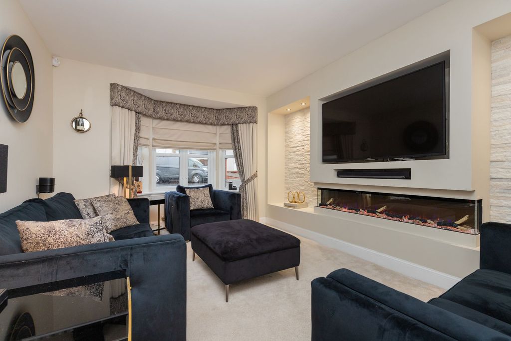 Property photo 1 of 30 Lounge