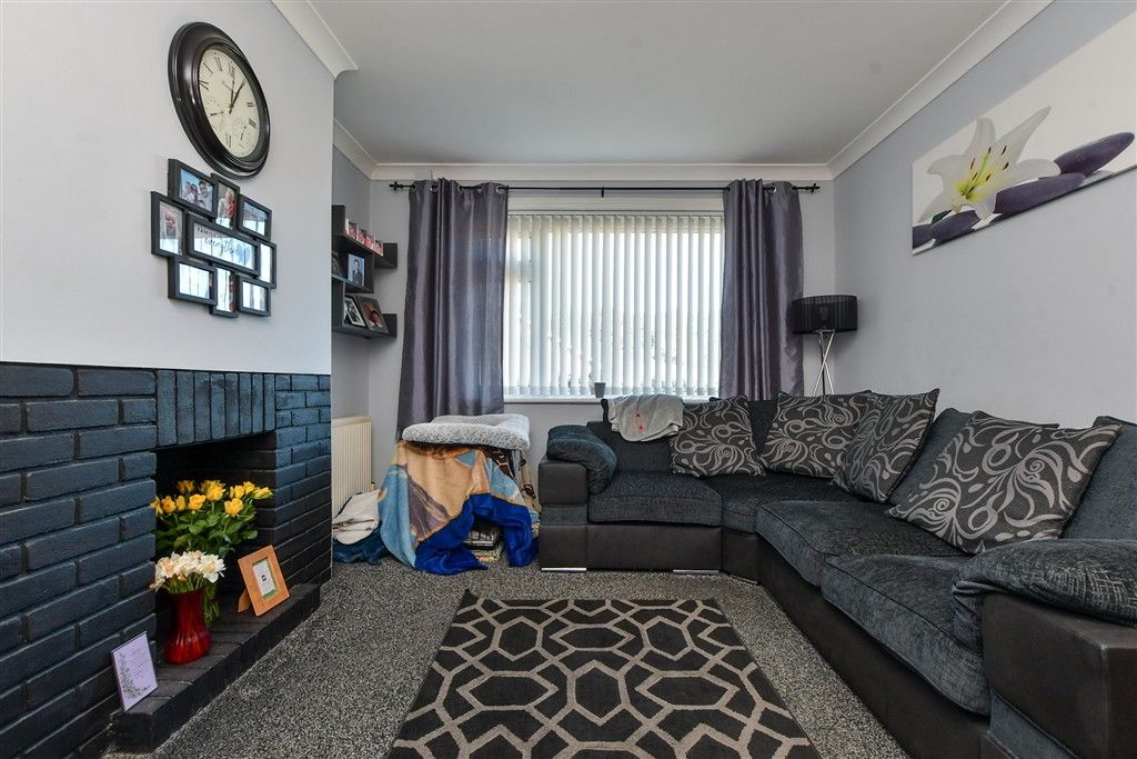 Property photo 3 of 12 Lounge